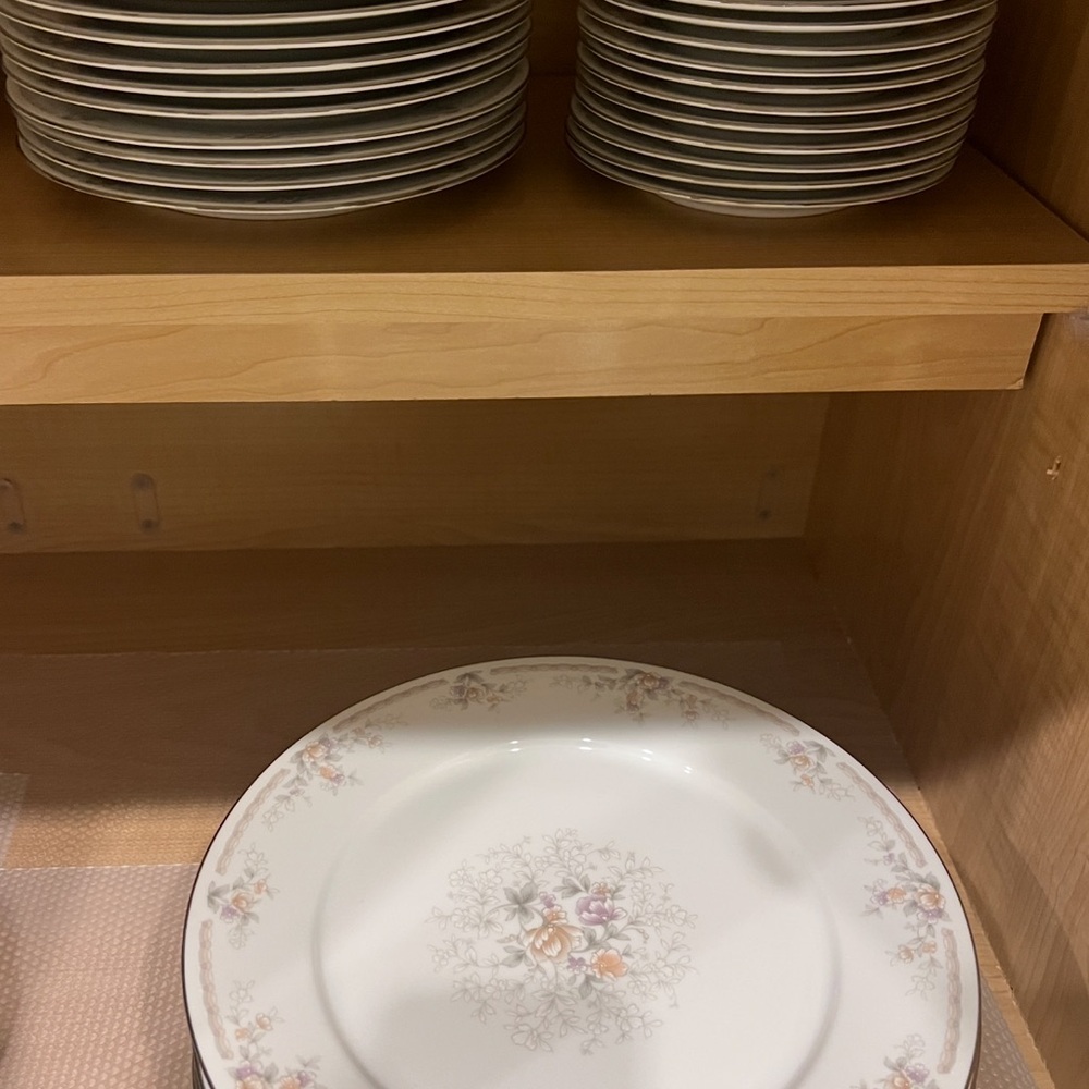 Noritake 3192 Chambray Floral Dinnerware Set - White and Cream with light pink